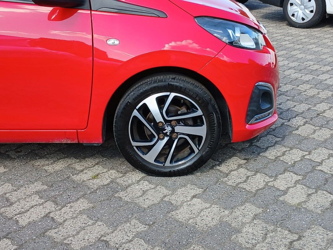 Rød Peugeot 108 fra 2018