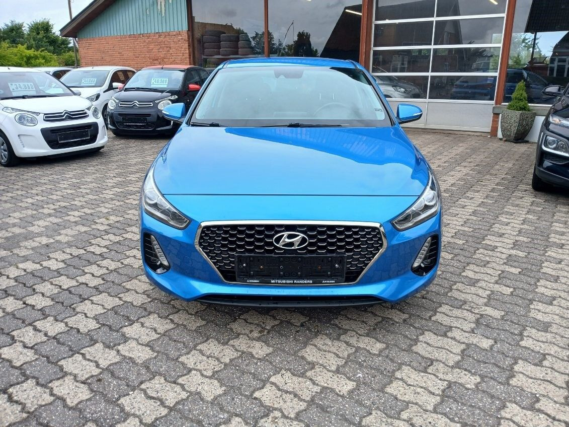 Blå Hyundai i30 fra 2017