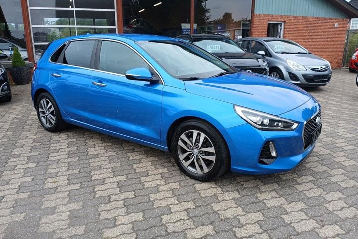 Blå Hyundai i30 fra 2017