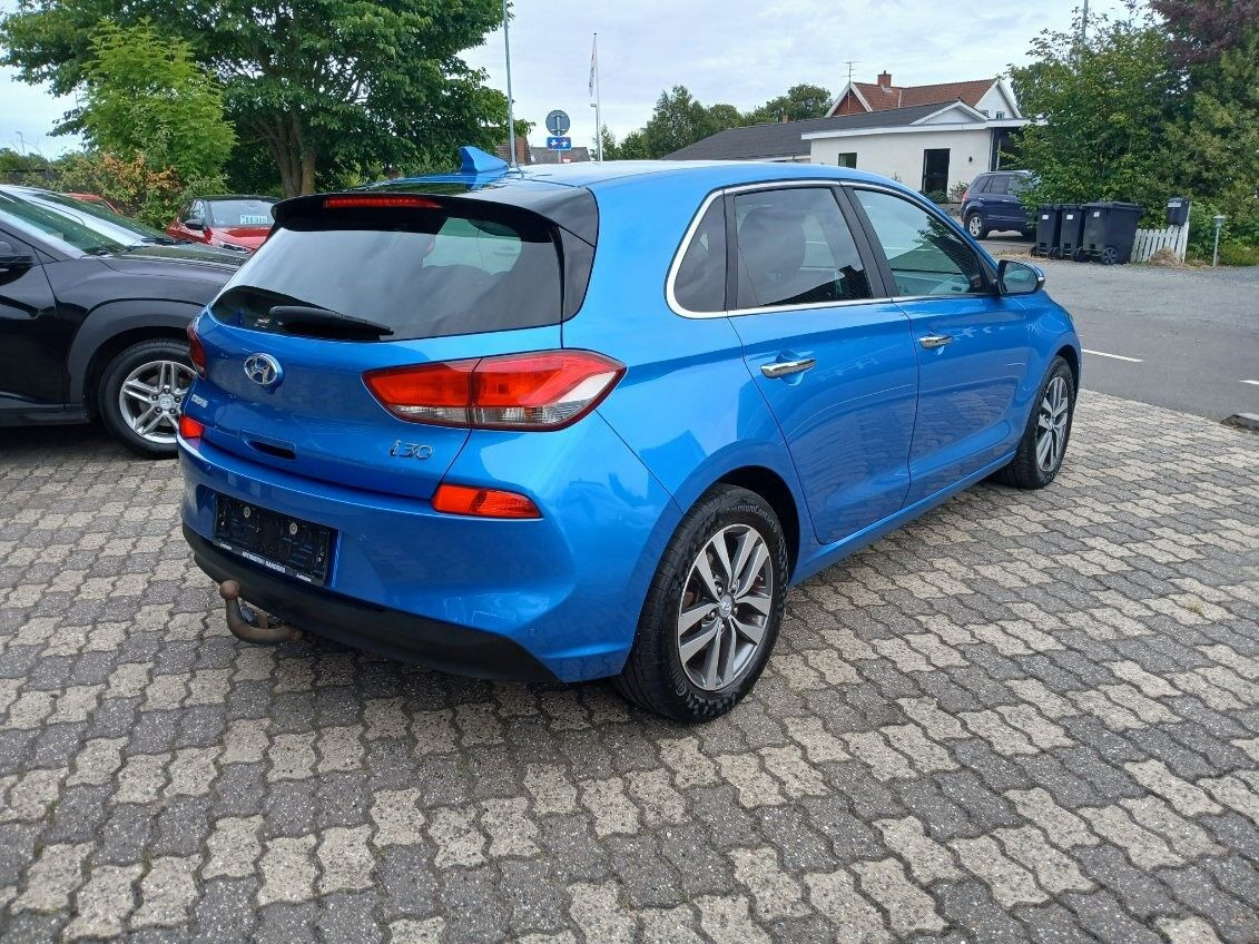 Blå Hyundai i30 fra 2017