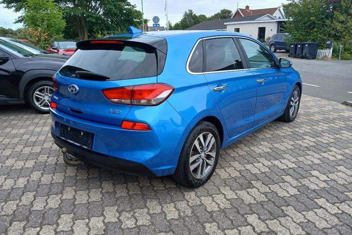 Blå Hyundai i30 fra 2017