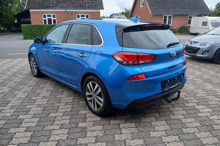 Blå Hyundai i30 fra 2017
