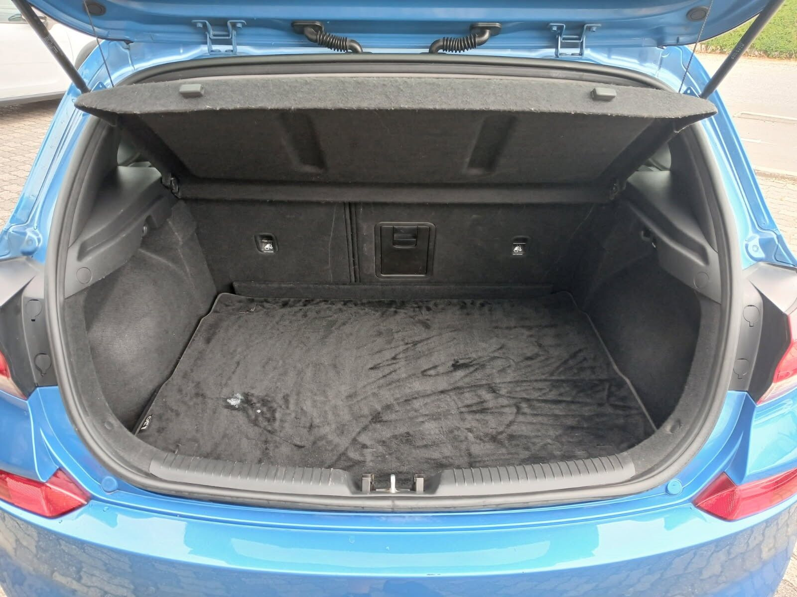 Blå Hyundai i30 fra 2017