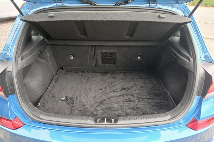Blå Hyundai i30 fra 2017