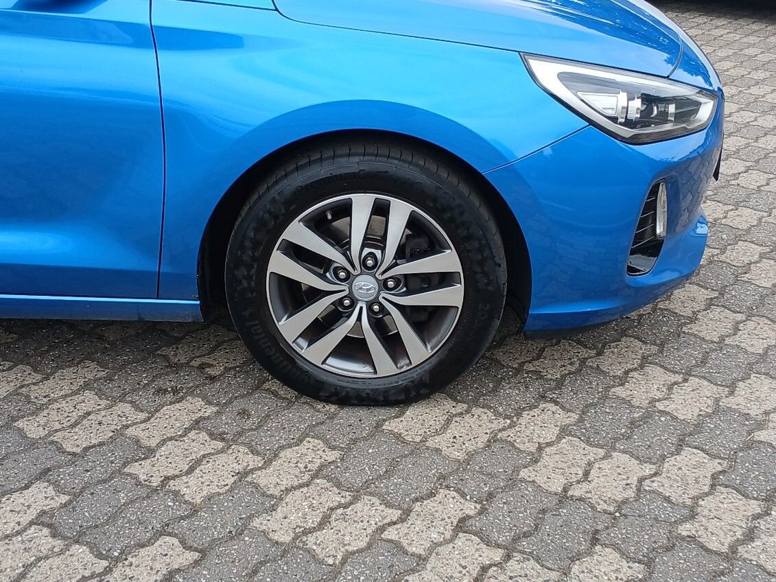 Blå Hyundai i30 fra 2017