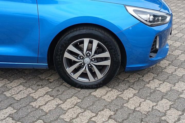 Blå Hyundai i30 fra 2017