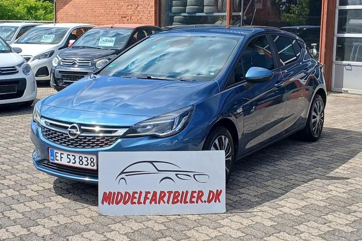 Blå Opel Astra fra 2016