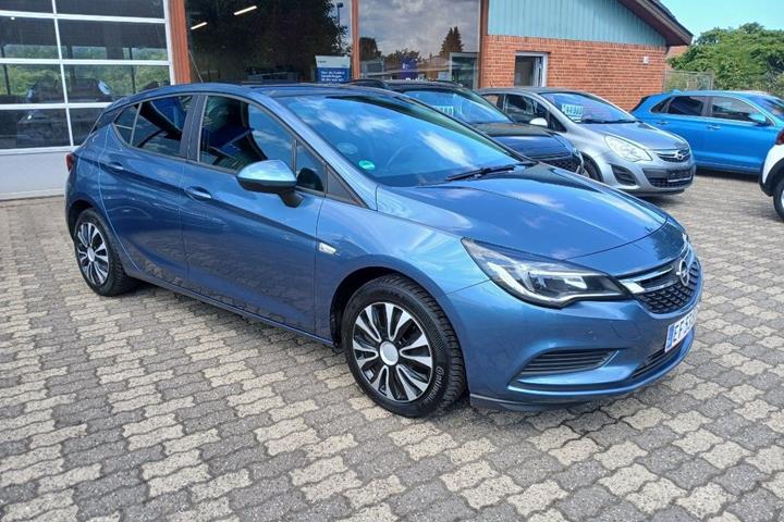 Blå Opel Astra fra 2016