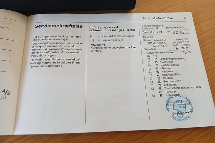 Blå Opel Astra fra 2016