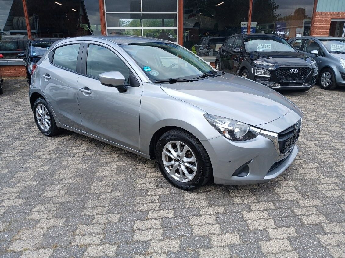 Sort Mazda 2 fra 2016