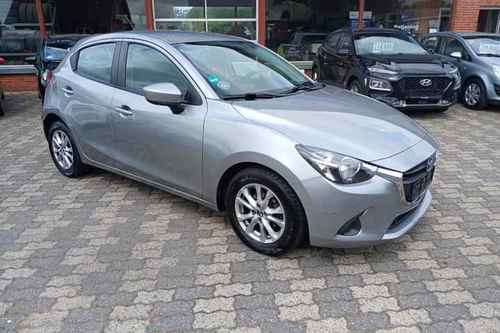 Sort Mazda 2 fra 2016