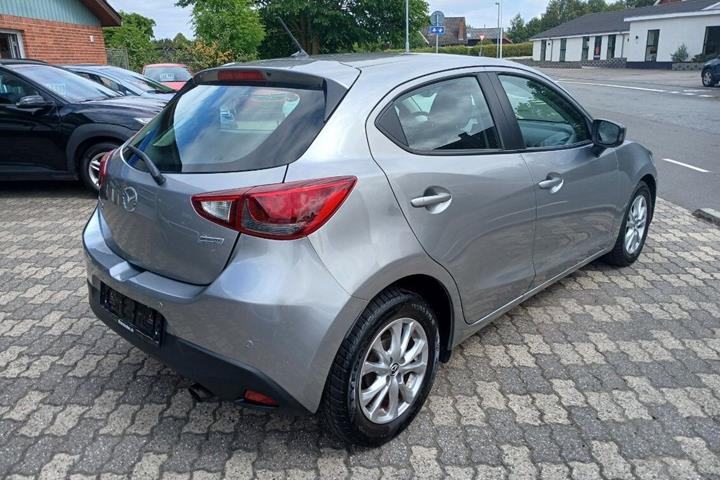 Sort Mazda 2 fra 2016