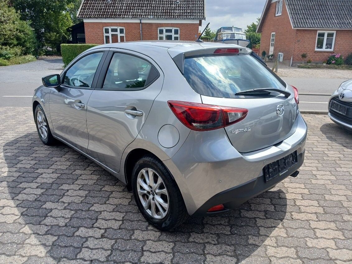 Sort Mazda 2 fra 2016