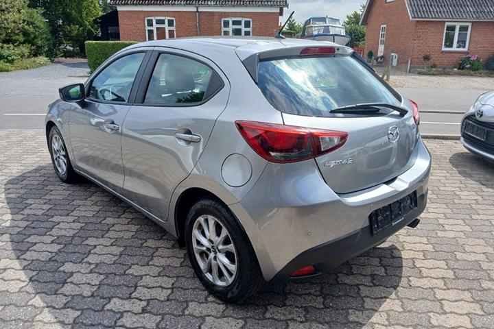 Sort Mazda 2 fra 2016