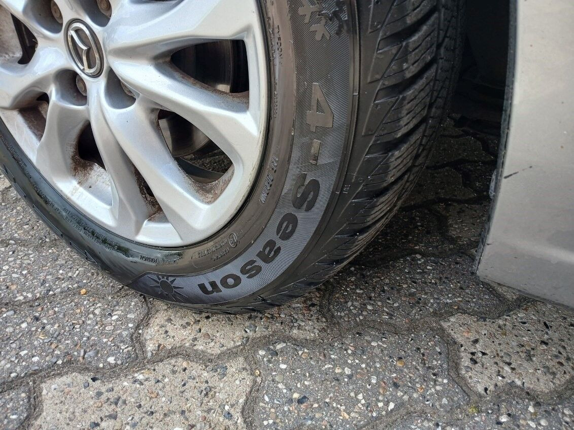 Sort Mazda 2 fra 2016