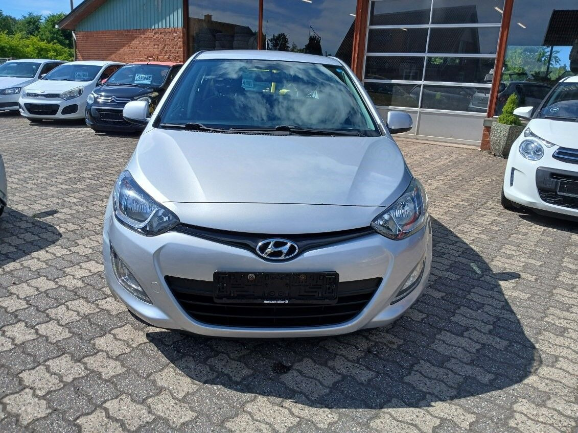 Sølv Hyundai i20 fra 2013