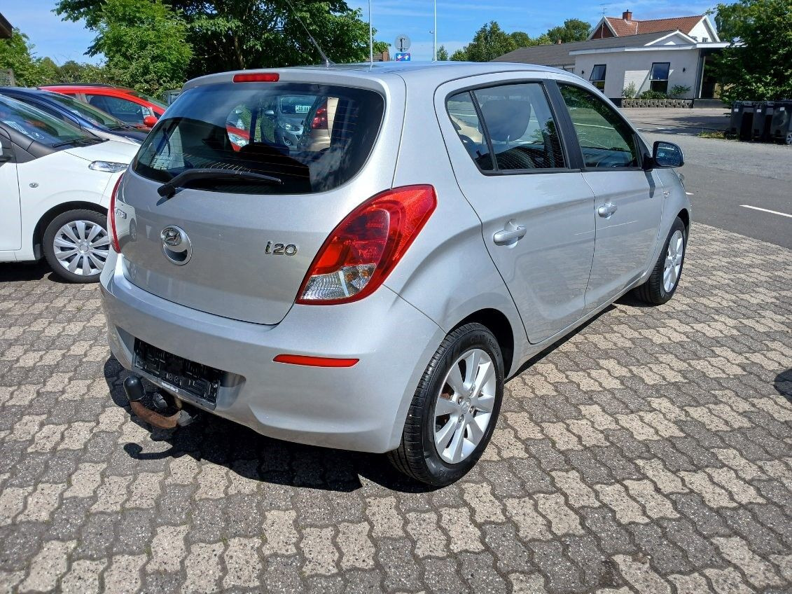 Sølv Hyundai i20 fra 2013