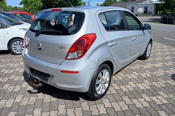 Sølv Hyundai i20 fra 2013