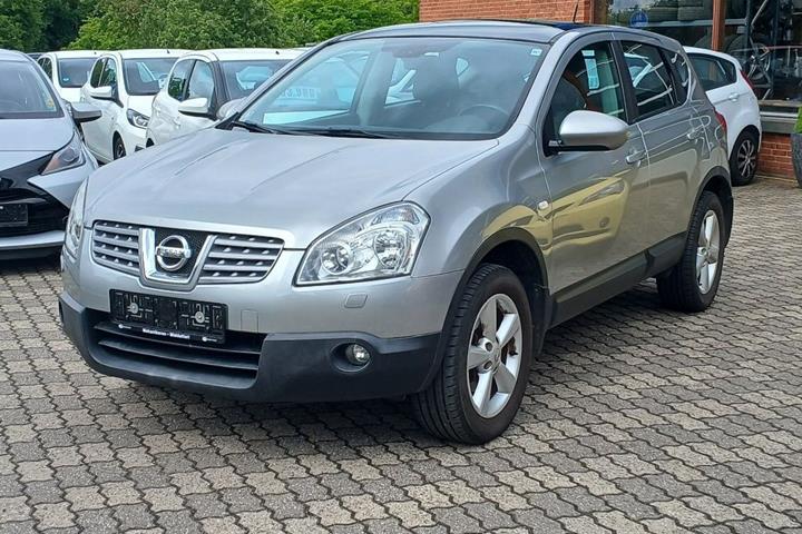 Sølv Nissan Qashqai fra 2009
