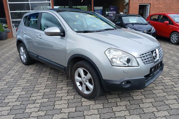 Sølv Nissan Qashqai fra 2009