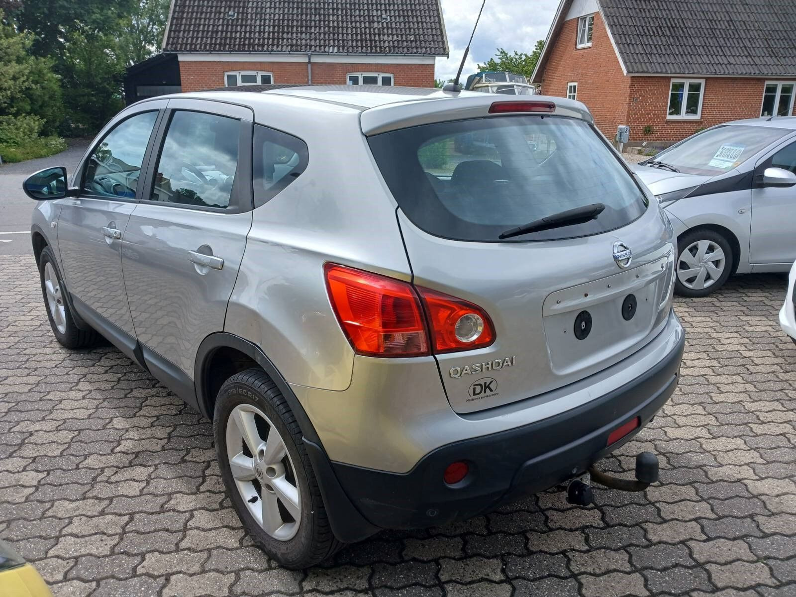 Sølv Nissan Qashqai fra 2009