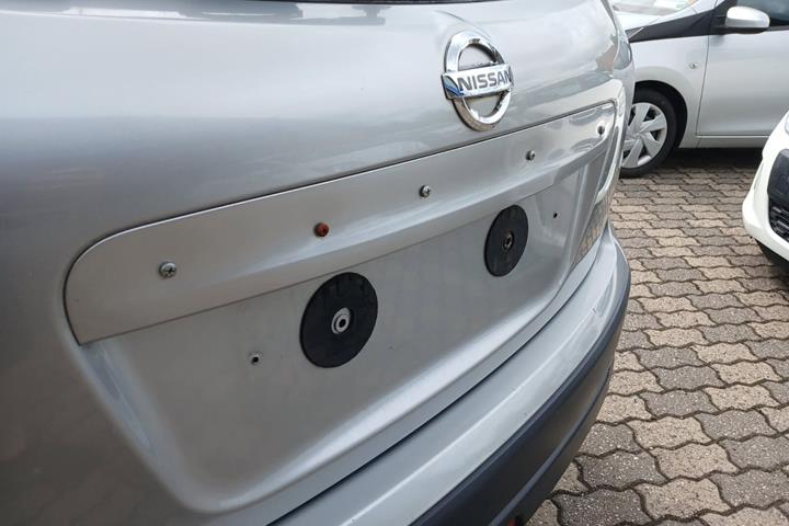 Sølv Nissan Qashqai fra 2009