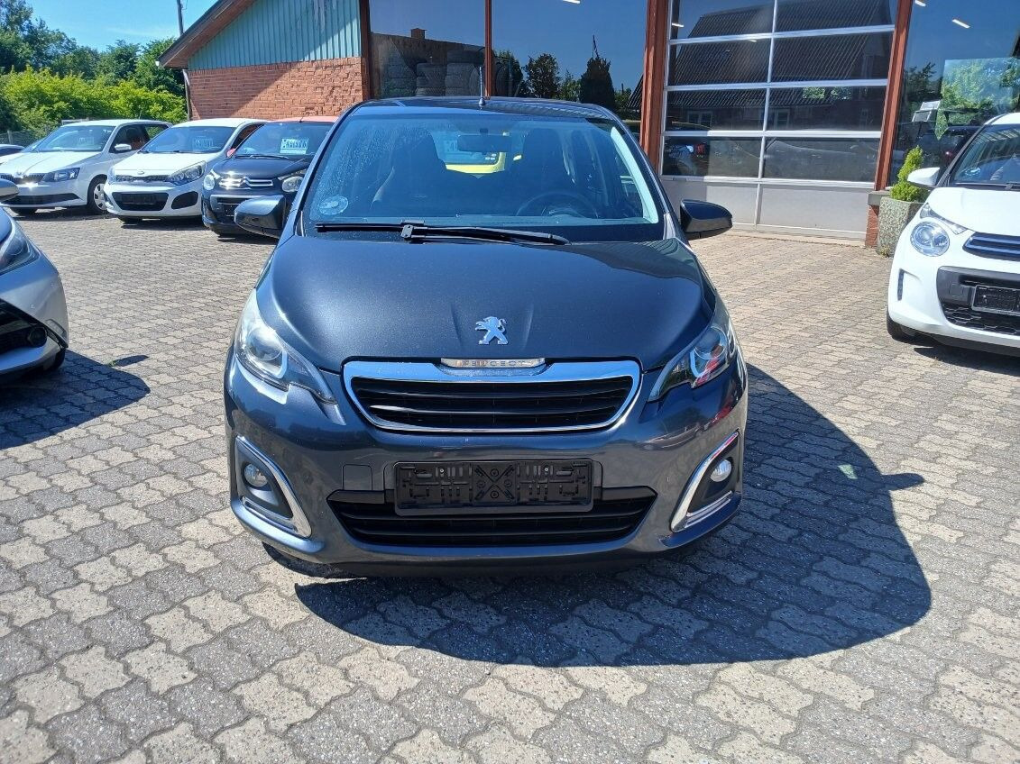 Grå Peugeot 108 fra 2016