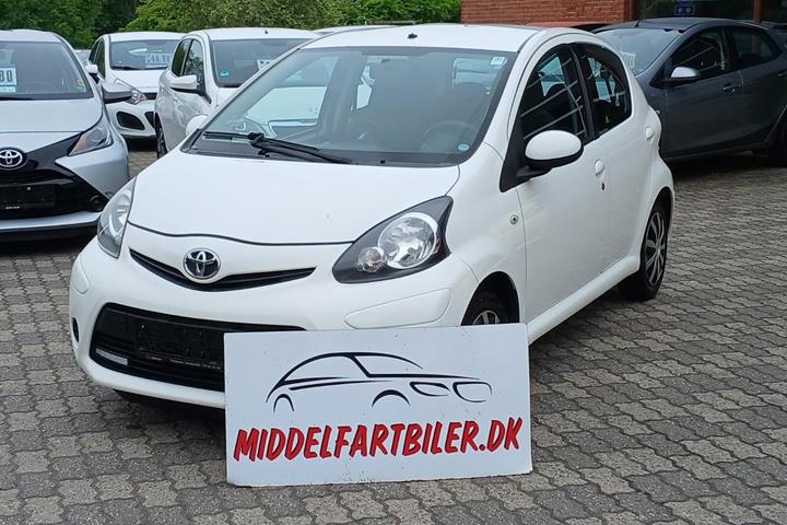 Hvid Toyota Aygo fra 2012