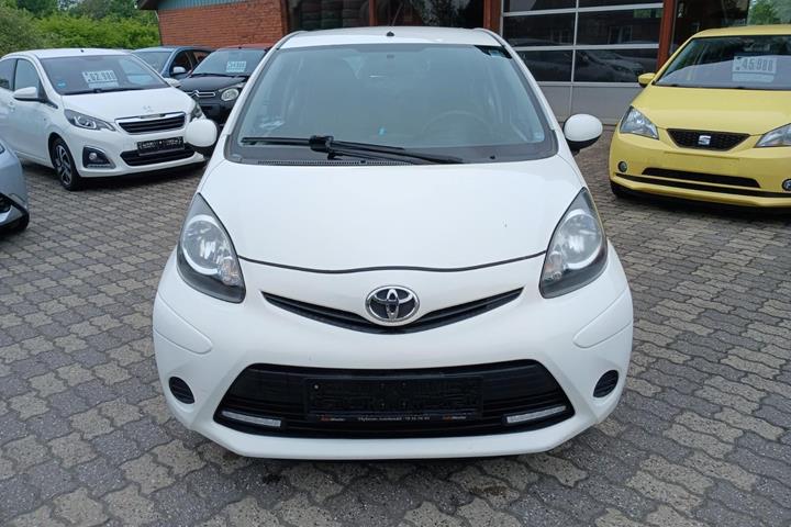 Hvid Toyota Aygo fra 2012