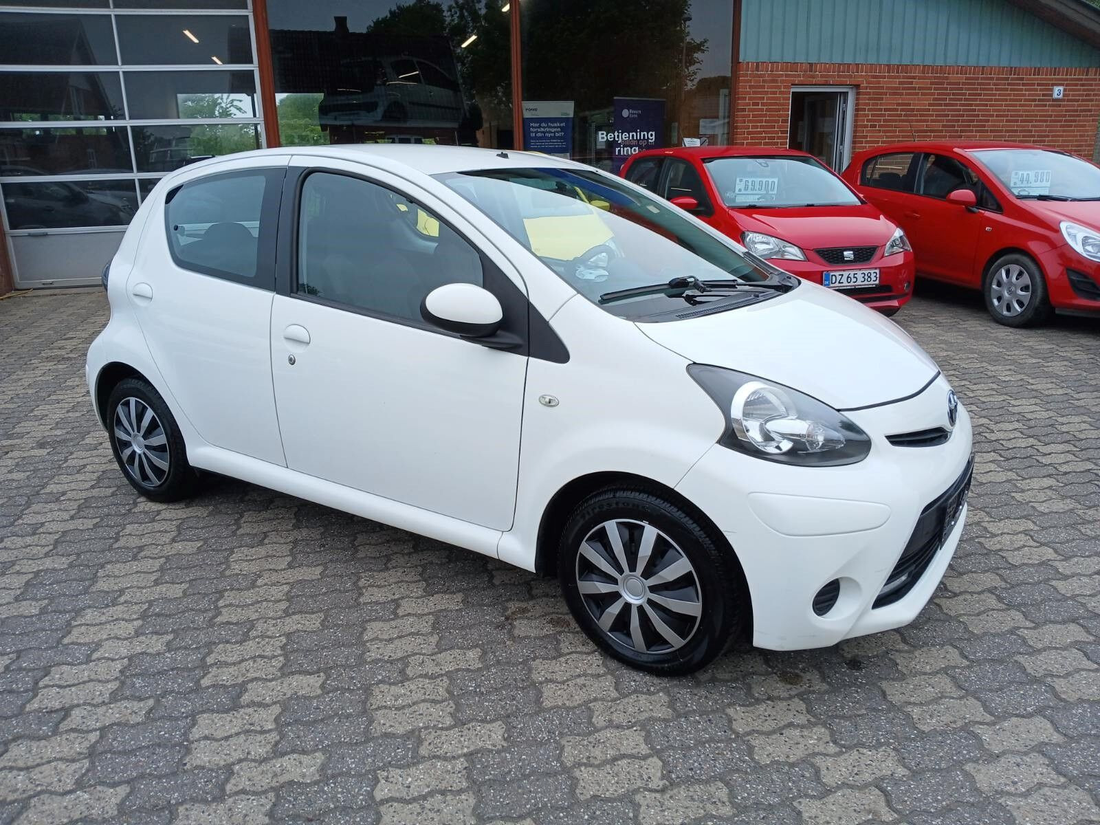 Hvid Toyota Aygo fra 2012
