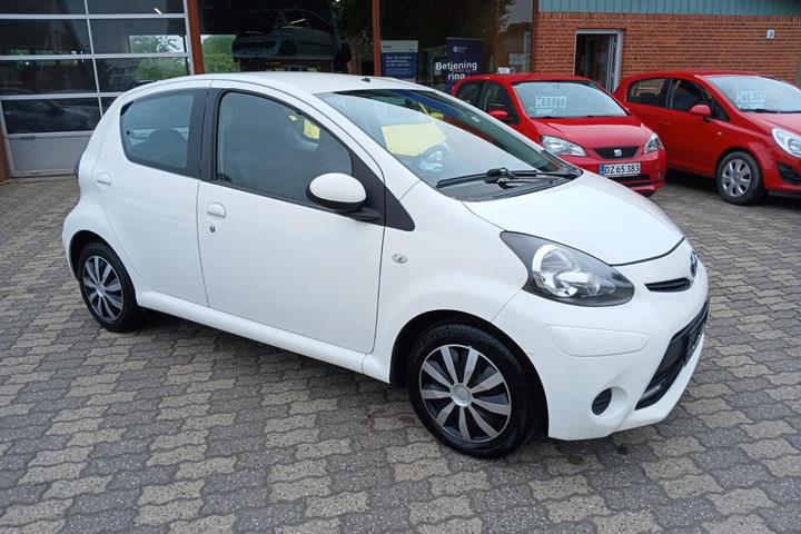 Hvid Toyota Aygo fra 2012