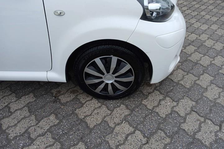 Hvid Toyota Aygo fra 2012
