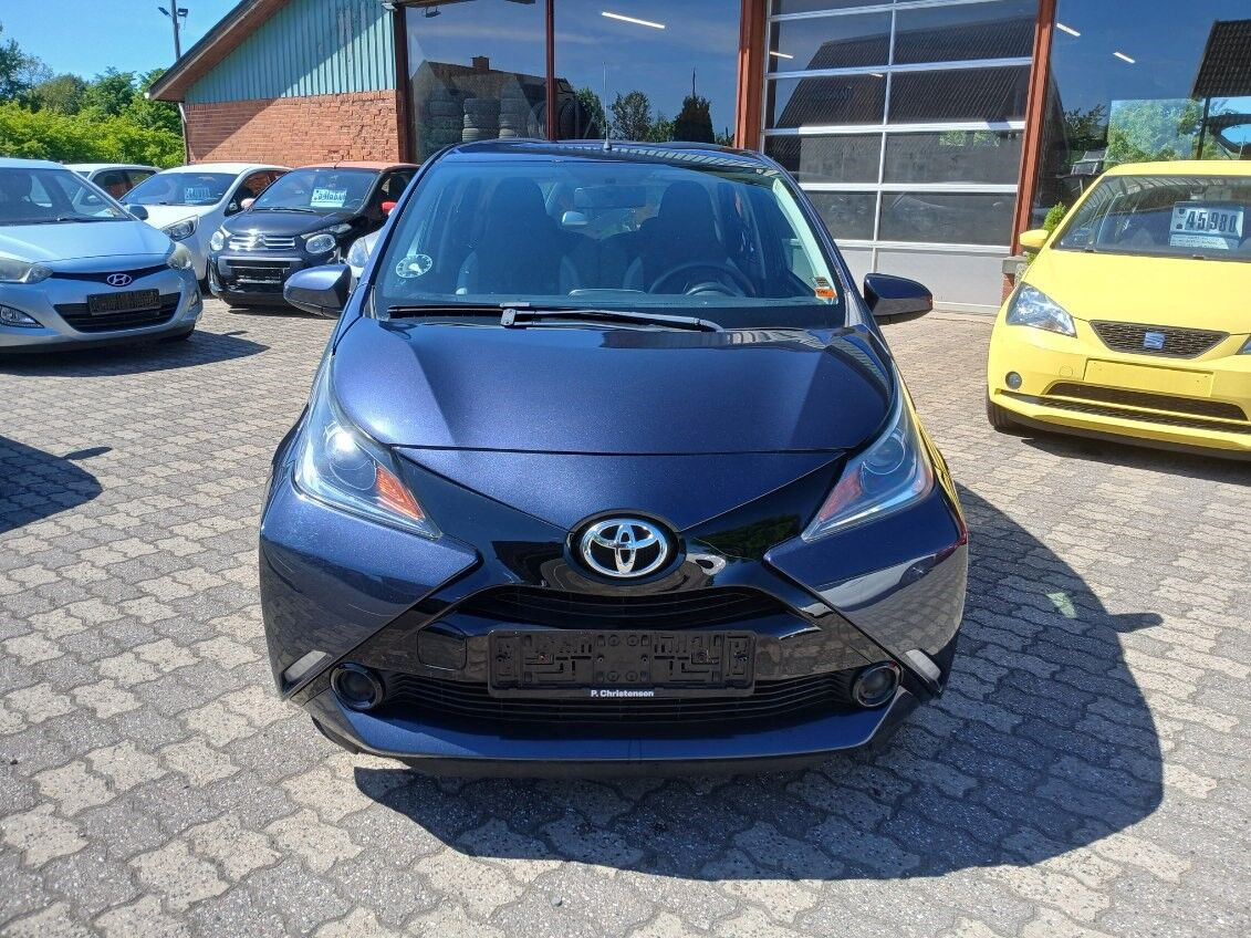 Blå Toyota Aygo fra 2015
