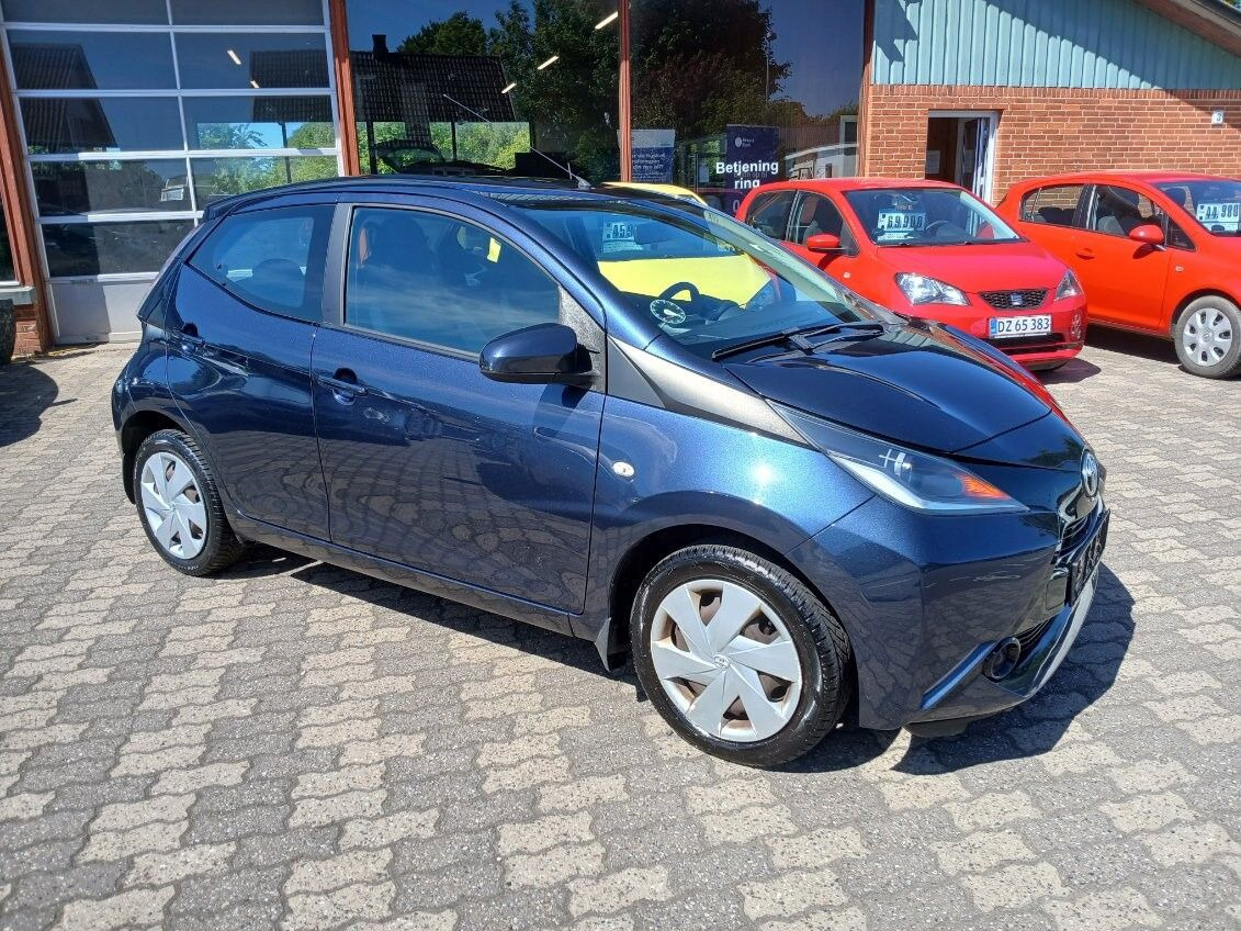 Blå Toyota Aygo fra 2015