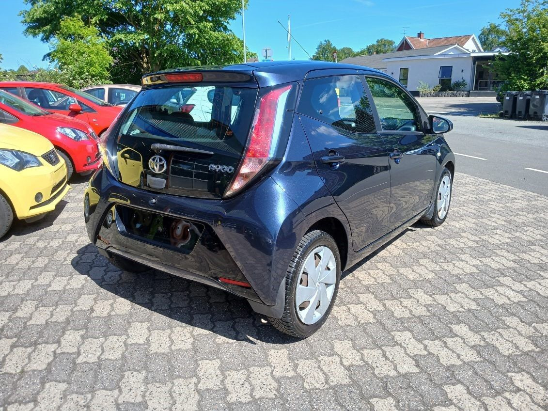 Blå Toyota Aygo fra 2015