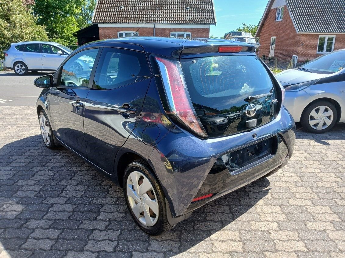 Blå Toyota Aygo fra 2015