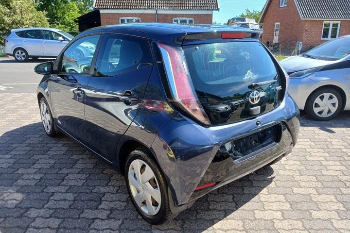 Blå Toyota Aygo fra 2015