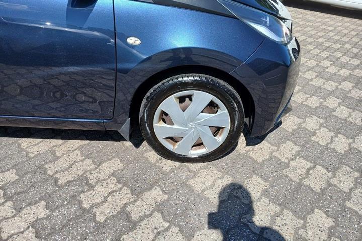 Blå Toyota Aygo fra 2015