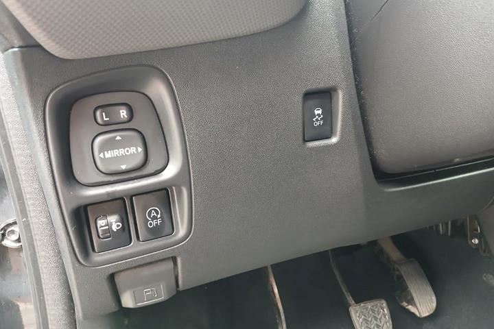 Grå Peugeot 108 fra 2019