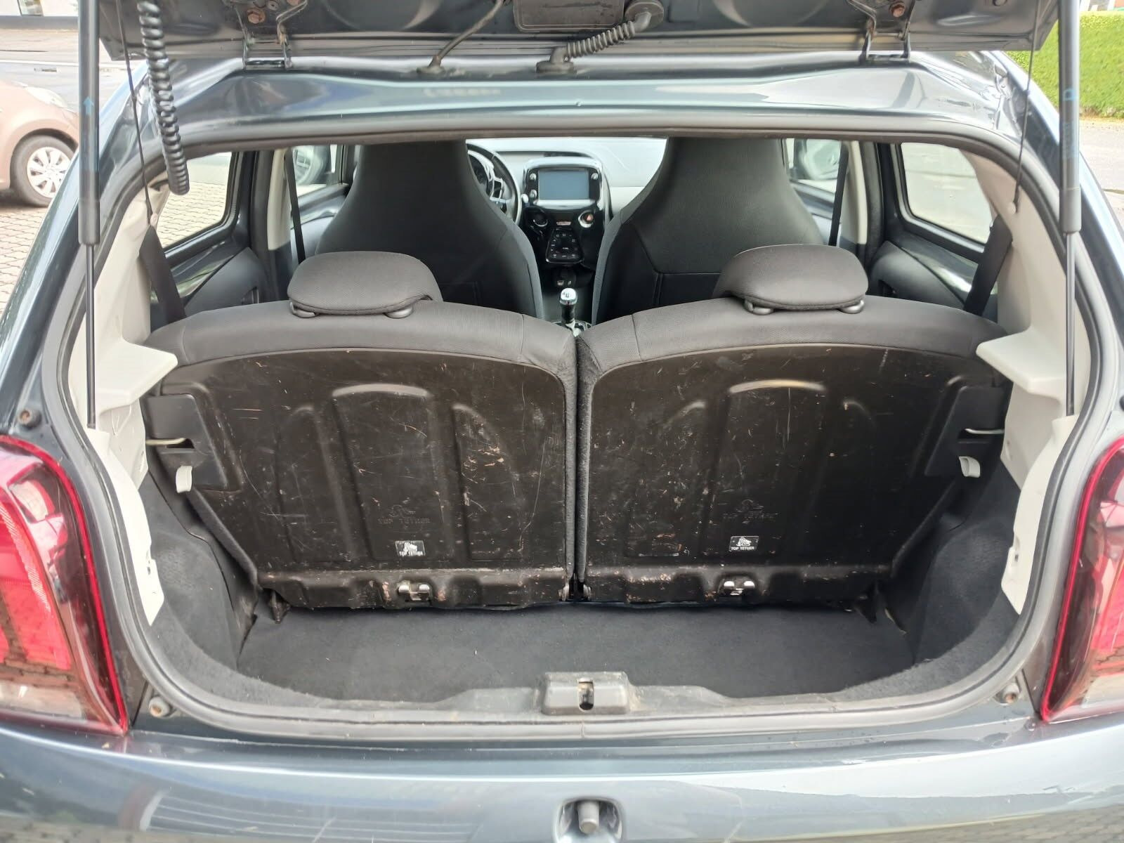 Grå Peugeot 108 fra 2019