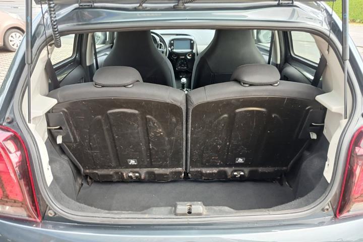 Grå Peugeot 108 fra 2019