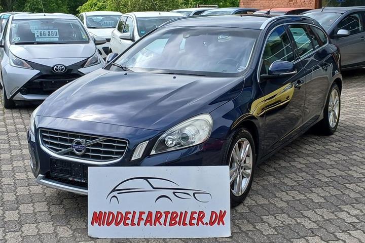 Blå Volvo V60 fra 2011