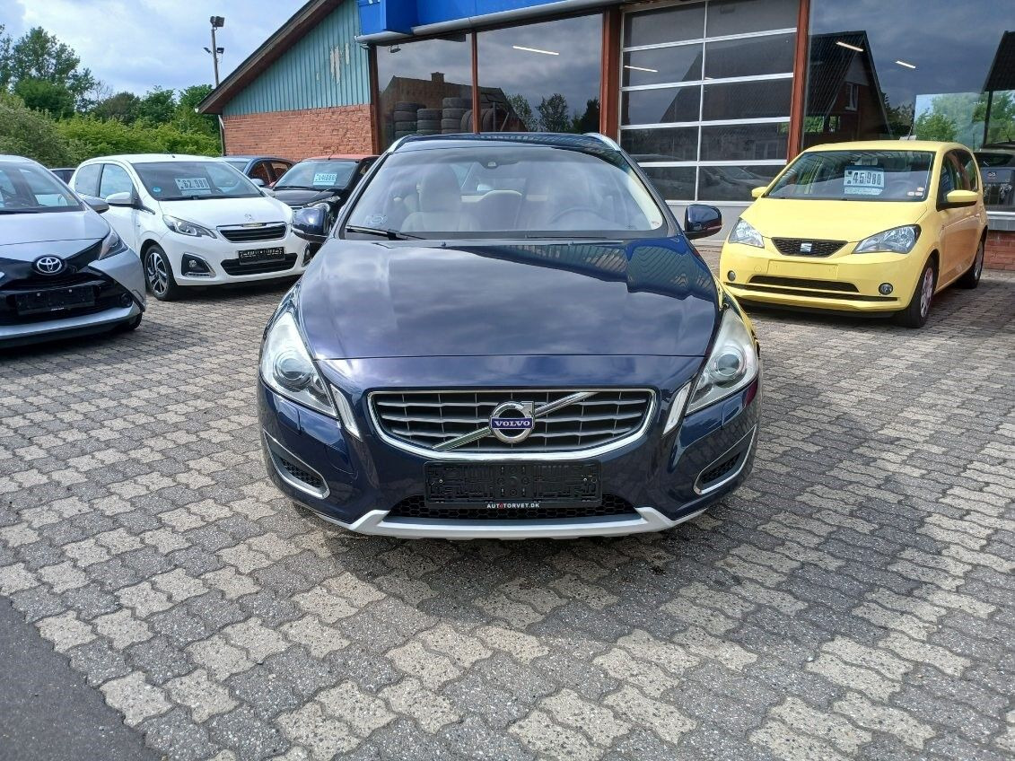 Blå Volvo V60 fra 2011