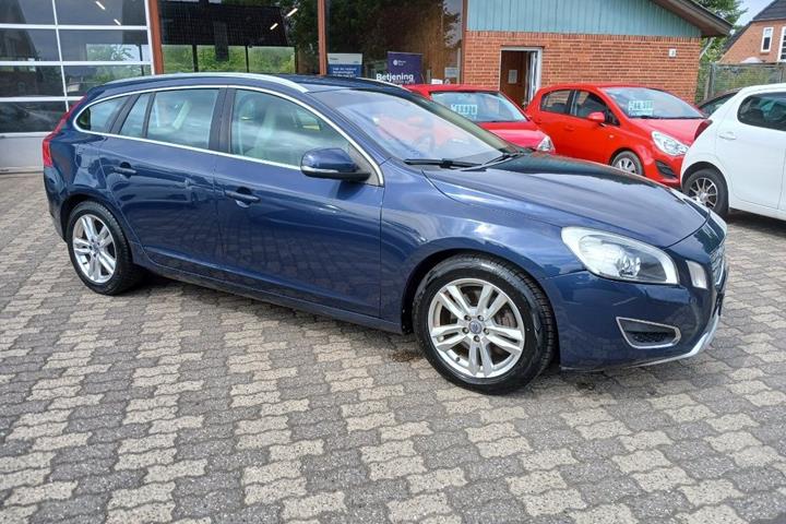 Blå Volvo V60 fra 2011