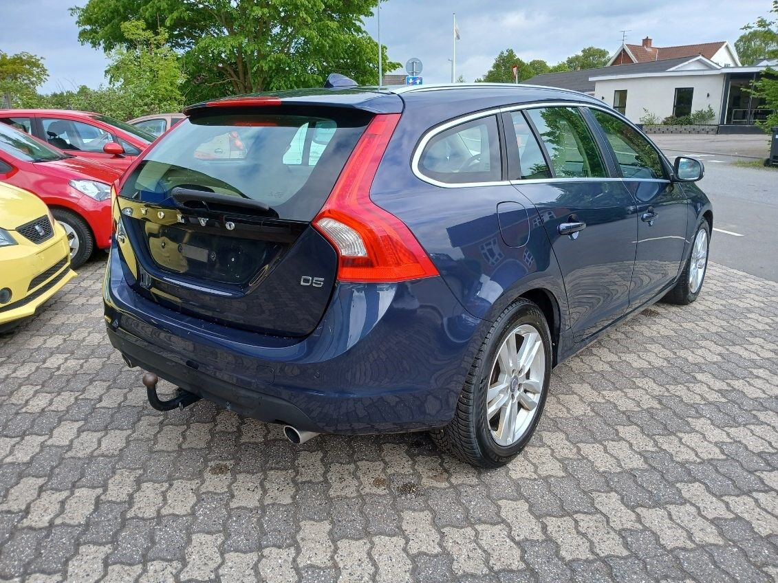 Blå Volvo V60 fra 2011