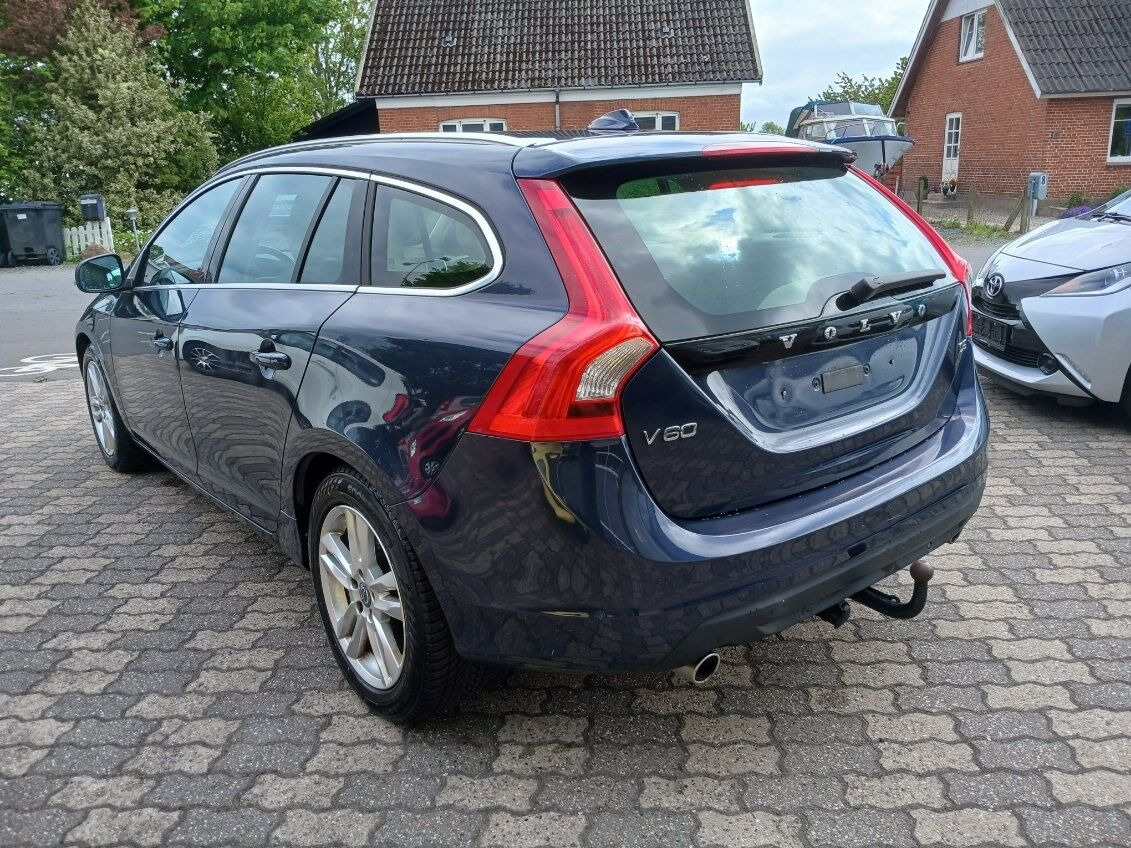 Blå Volvo V60 fra 2011