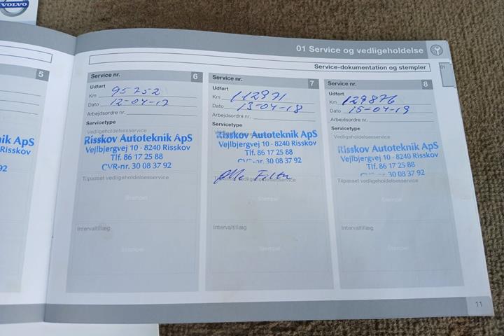 Blå Volvo V60 fra 2011