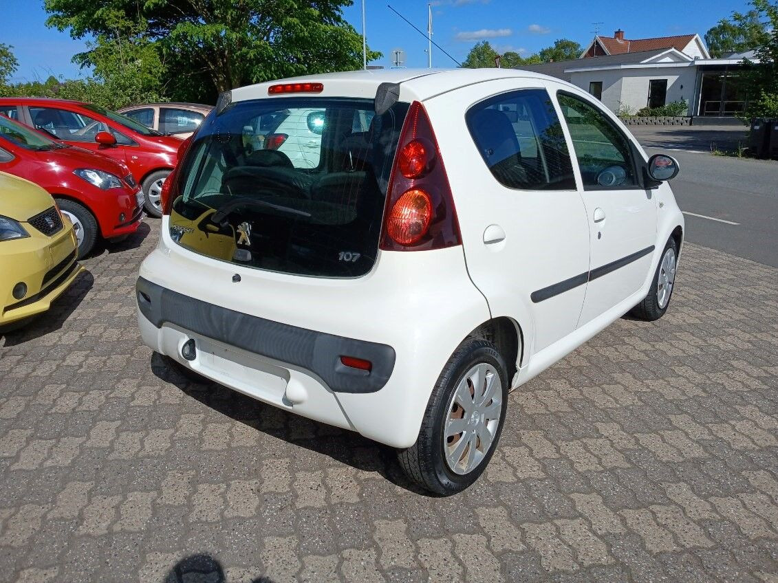 Hvid Peugeot 107 fra 2014