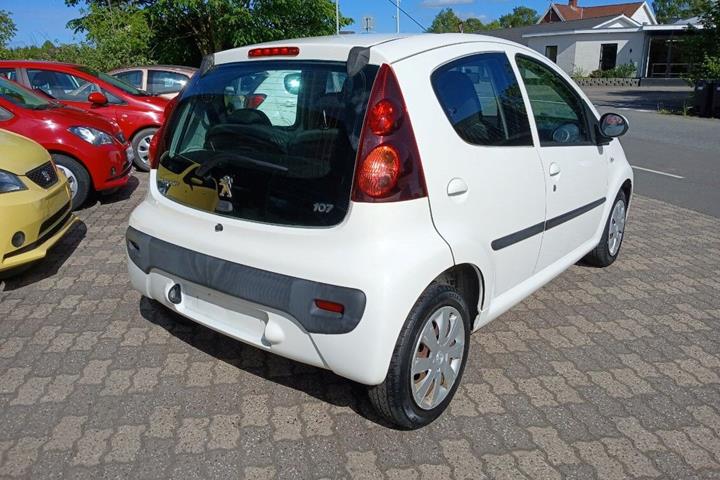 Hvid Peugeot 107 fra 2014