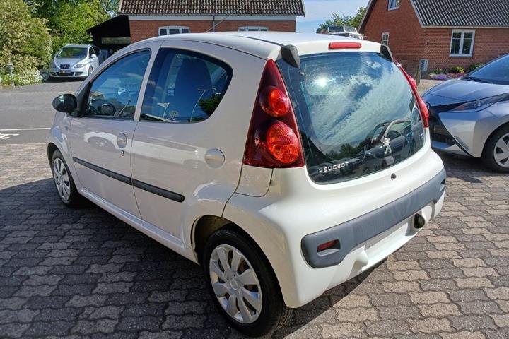 Hvid Peugeot 107 fra 2014